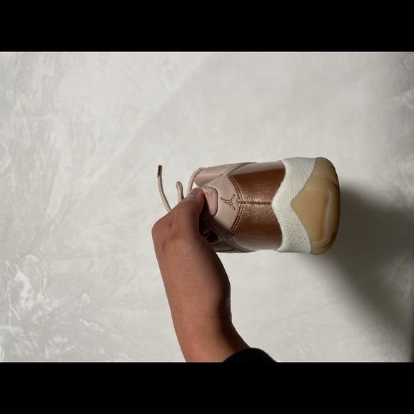 Jordan 11 rose golds - Picture 5 of 5